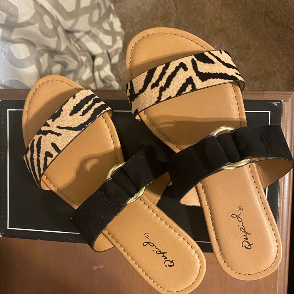 Qupid flat sandals